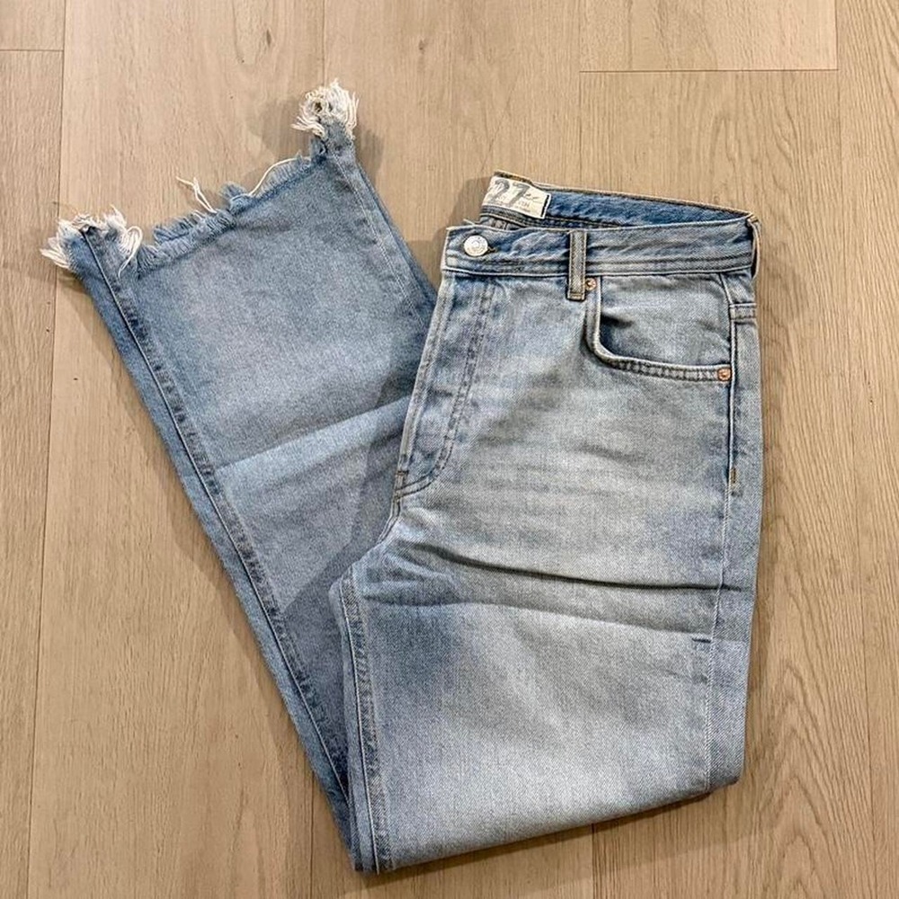 Free People We the Free Maggie Mid-Rise distressed hem  Size 27 NWOT